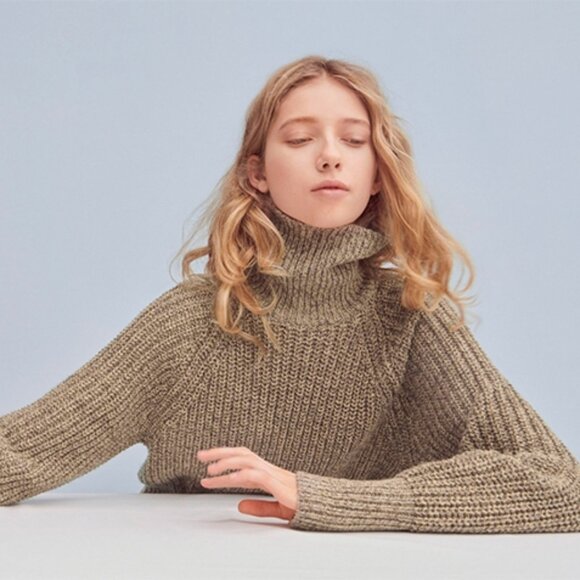 FINAL SALE: UNIQLO U Turtleneck Sweater - Size M - Picture 2 of 8